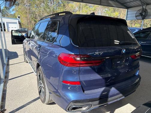 Blue Metallic 2022 BMW X7 xDrive40i