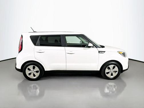 Clear White 2016 Kia Soul Base