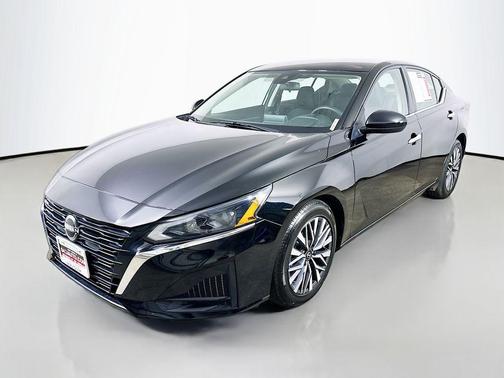 Super Black 2023 Nissan Altima 2.5 SV