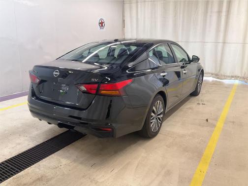 Super Black 2023 Nissan Altima 2.5 SV
