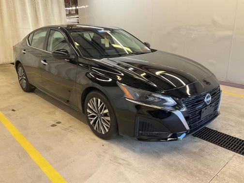 Super Black 2023 Nissan Altima 2.5 SV