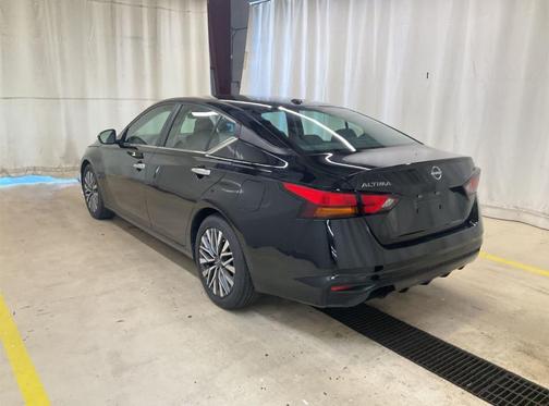 Super Black 2023 Nissan Altima 2.5 SV