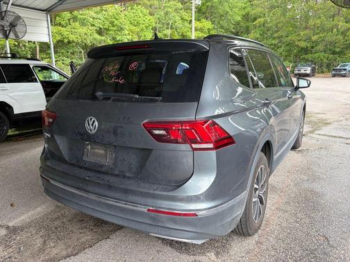 Platinum Gray Metallic 2021 Volkswagen Tiguan 2.0T SE