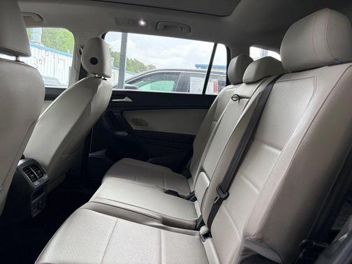 Platinum Gray Metallic 2021 Volkswagen Tiguan 2.0T SE