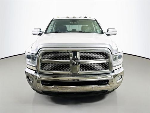 2018 RAM 3500 Laramie Crew Cab 4x2 8' Box