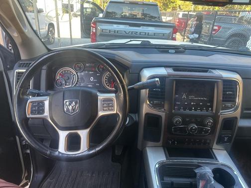 2018 RAM 3500 Laramie Crew Cab 4x2 8' Box