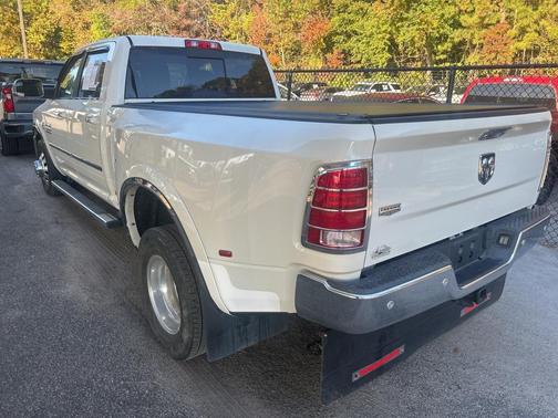 2018 RAM 3500 Laramie Crew Cab 4x2 8' Box
