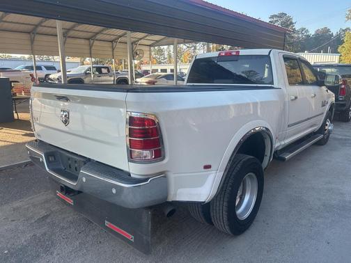 2018 RAM 3500 Laramie Crew Cab 4x2 8' Box