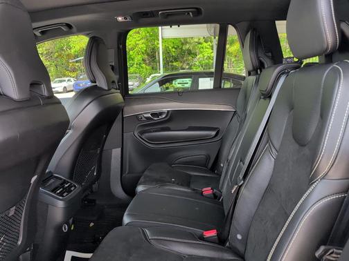 Bursting Blue Metallic 2019 Volvo XC90 T6 R-Design