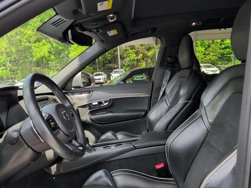 Bursting Blue Metallic 2019 Volvo XC90 T6 R-Design