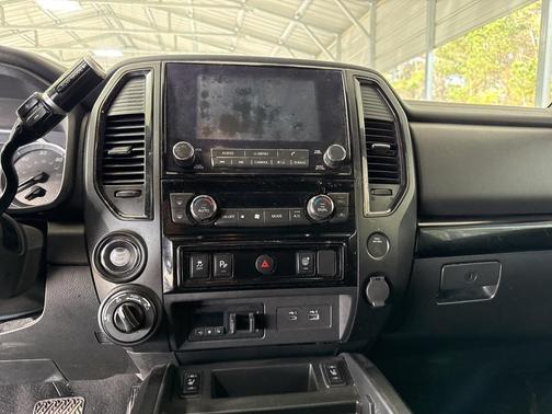 2023 Nissan Titan SV