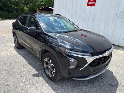 Black Metallic 2025 Chevrolet Trax LT