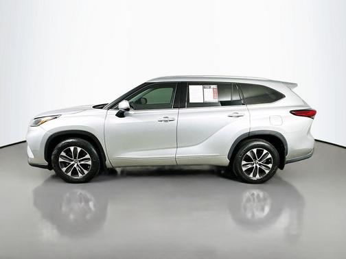 Celestial Silver Metallic 2021 Toyota Highlander XLE