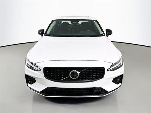 2024 Volvo S60 B5 Plus Dark Theme