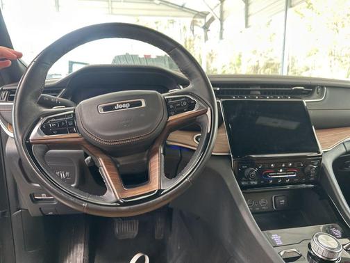 2022 Jeep Grand Cherokee Summit