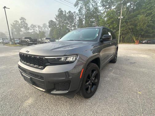 Baltic Gray Metallic Clearcoat 2023 Jeep Grand Cherokee L Altitude