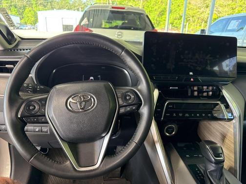 Titanium Glow 2023 Toyota Venza Limited