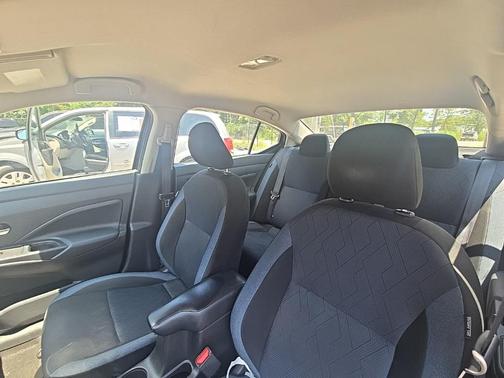 2023 Nissan Versa 1.6 SV