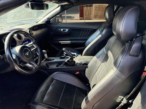 2022 Ford Mustang EcoBoost Premium