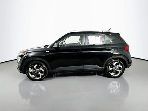 Onyx Black 2025 Hyundai VENUE SEL