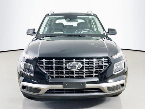 Onyx Black 2025 Hyundai VENUE SEL