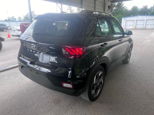 Onyx Black 2025 Hyundai VENUE SEL