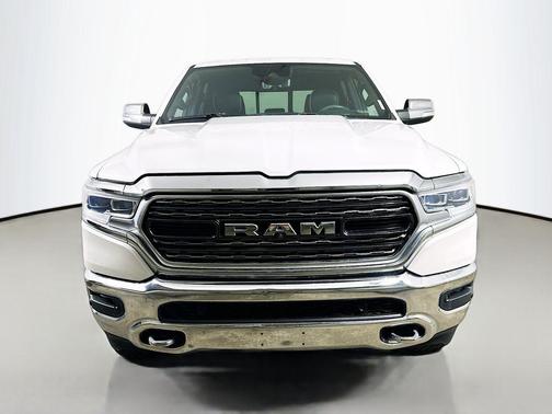 Ivory White Tri-Coat Pearlcoat 2021 RAM 1500 Limited