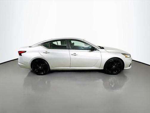 2020 Nissan Altima SR FWD
