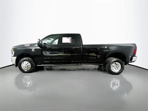 2025 RAM 3500 Tradesman Crew Cab 4x4 8' Box