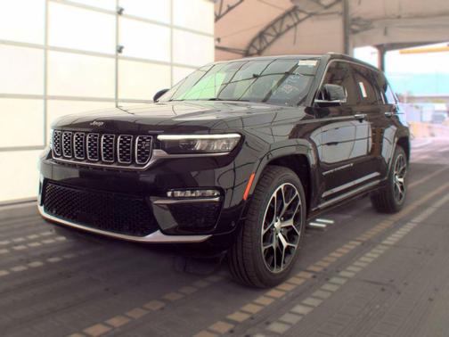 Diamond Black Crystal Pearlcoat 2022 Jeep Grand Cherokee Summit