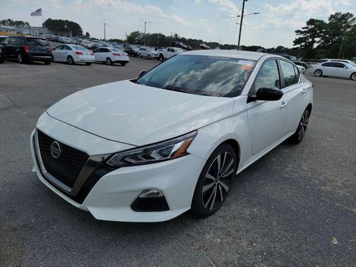Glacier White 2022 Nissan Altima SR FWD
