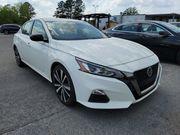 Glacier White 2022 Nissan Altima SR FWD