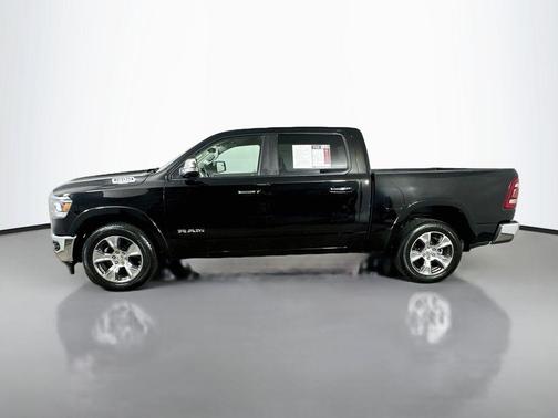Diamond Black Crystal Pearlcoat 2022 RAM 1500 Laramie