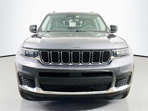 Baltic Gray Metallic Clearcoat 2023 Jeep Grand Cherokee L Laredo