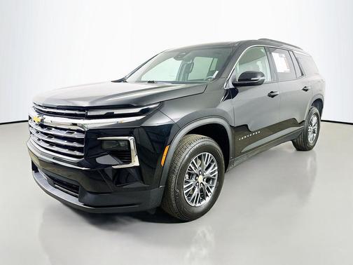 Mosaic Black Metallic 2025 Chevrolet Traverse LT