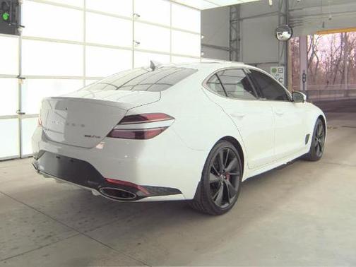 Uyuni White 2023 Genesis G70 3.3T AWD