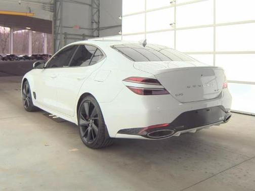 Uyuni White 2023 Genesis G70 3.3T AWD