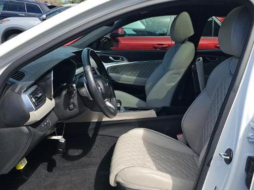 Uyuni White 2023 Genesis G70 3.3T AWD