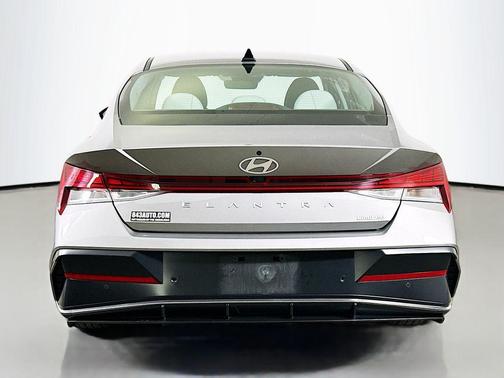 Fluid Metal 2024 Hyundai ELANTRA Limited