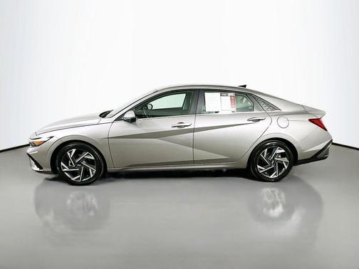Fluid Metal 2024 Hyundai ELANTRA Limited