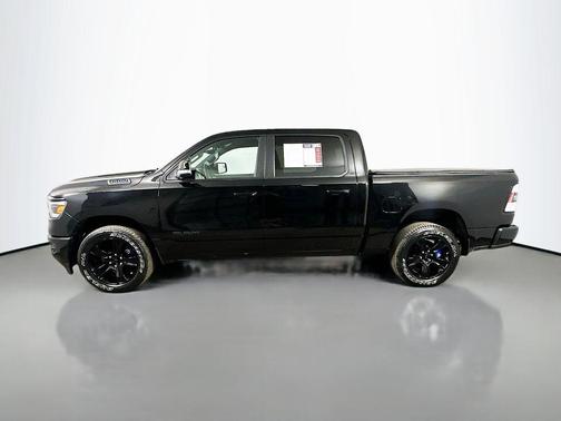 Diamond Black Crystal Pearlcoat 2021 RAM 1500 Big Horn/Lone Star