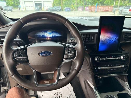 Iconic Silver Metallic 2021 Ford Explorer King Ranch