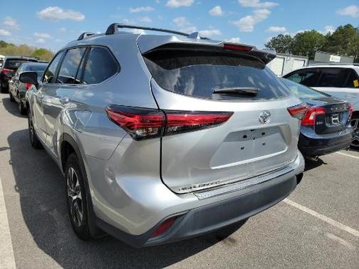 Celestial Silver Metallic 2023 Toyota Highlander XLE