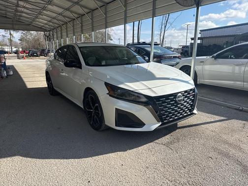 2023 Nissan Altima SR FWD