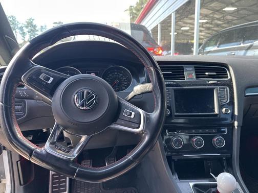 2017 Volkswagen Golf GTI 2.0T S 4-Door