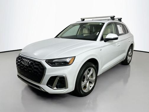 Glacier White Metallic 2023 Audi Q5 45 S line Premium Plus