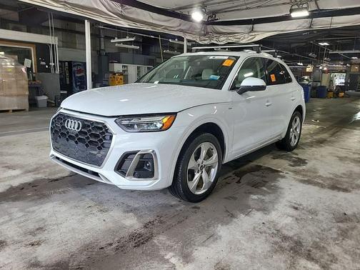 Glacier White Metallic 2023 Audi Q5 45 S line Premium Plus