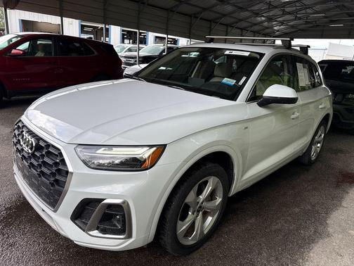Glacier White Metallic 2023 Audi Q5 45 S line Premium Plus