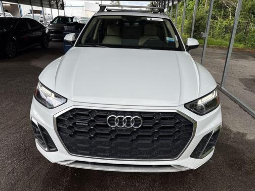 Glacier White Metallic 2023 Audi Q5 45 S line Premium Plus