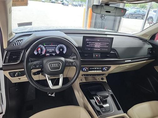 Glacier White Metallic 2023 Audi Q5 45 S line Premium Plus